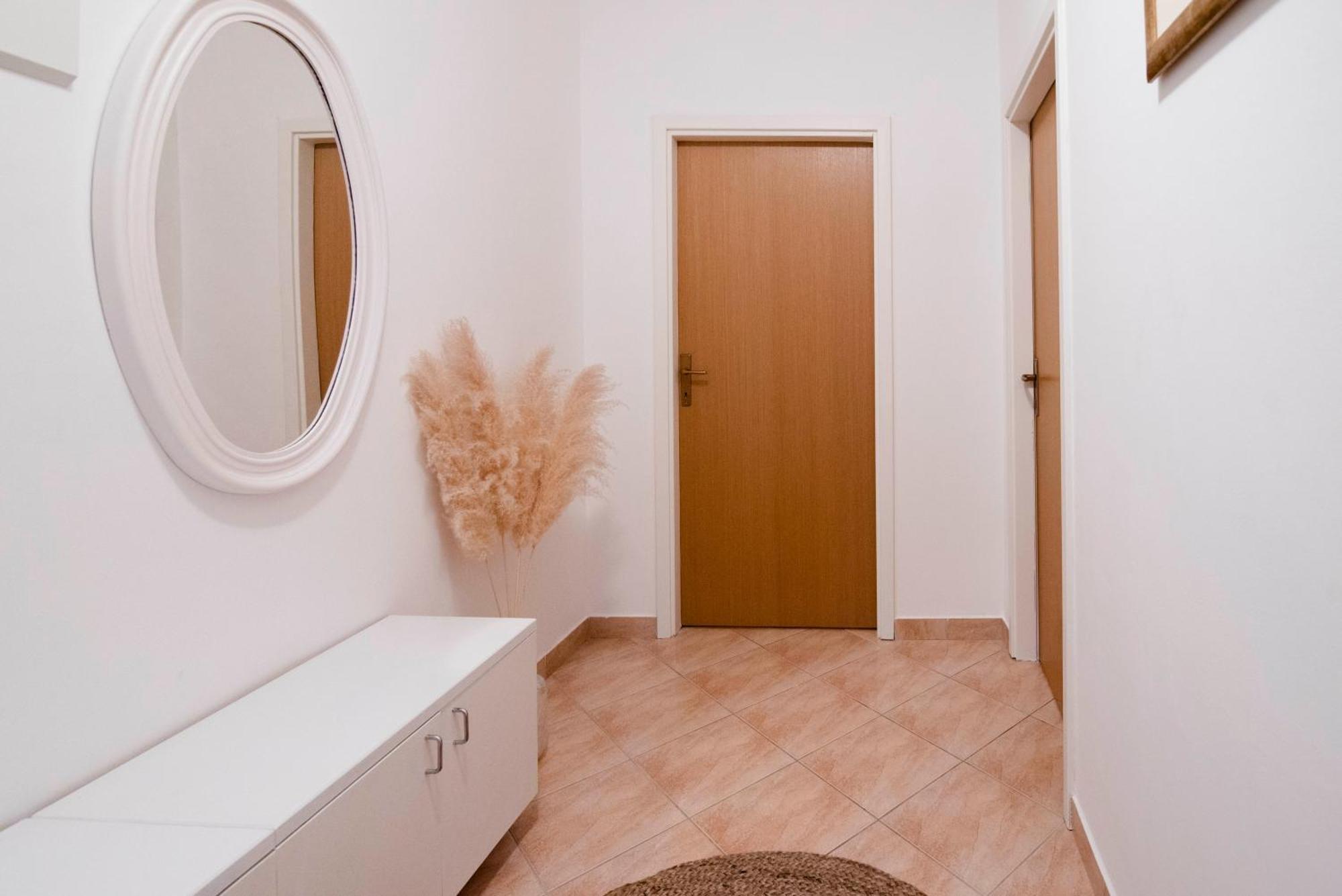 Apartman Karla Сини Екстериор снимка