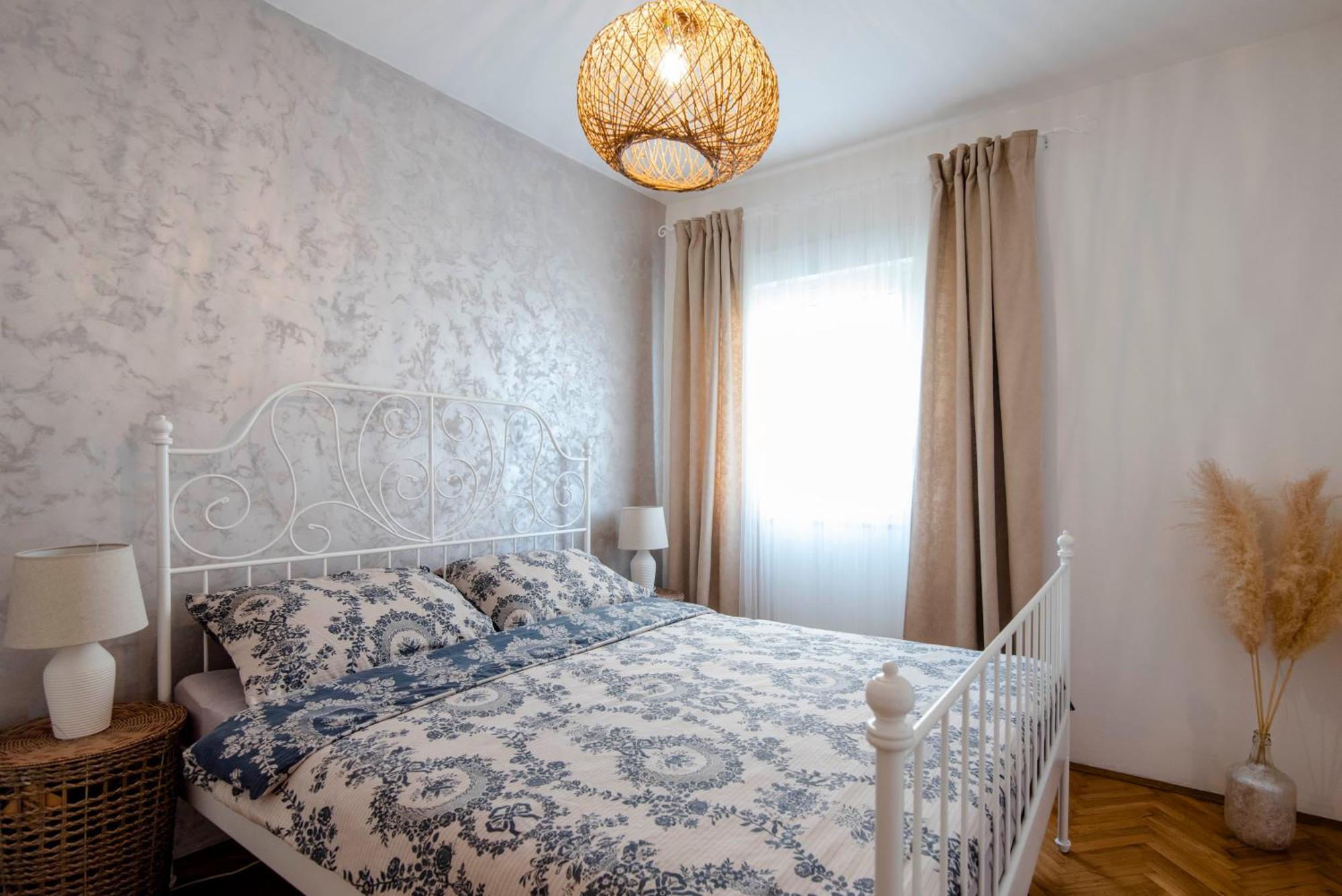 Apartman Karla Сини Екстериор снимка